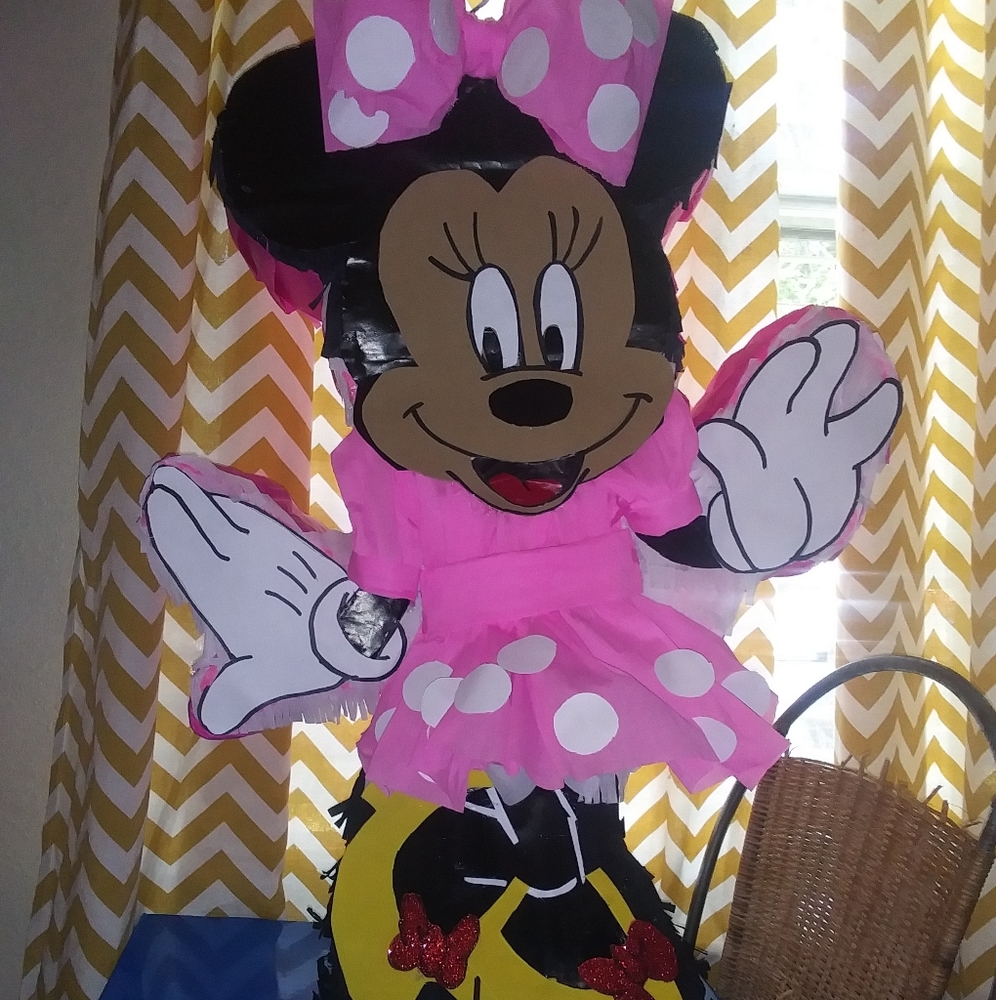 Minnie mouse pinata